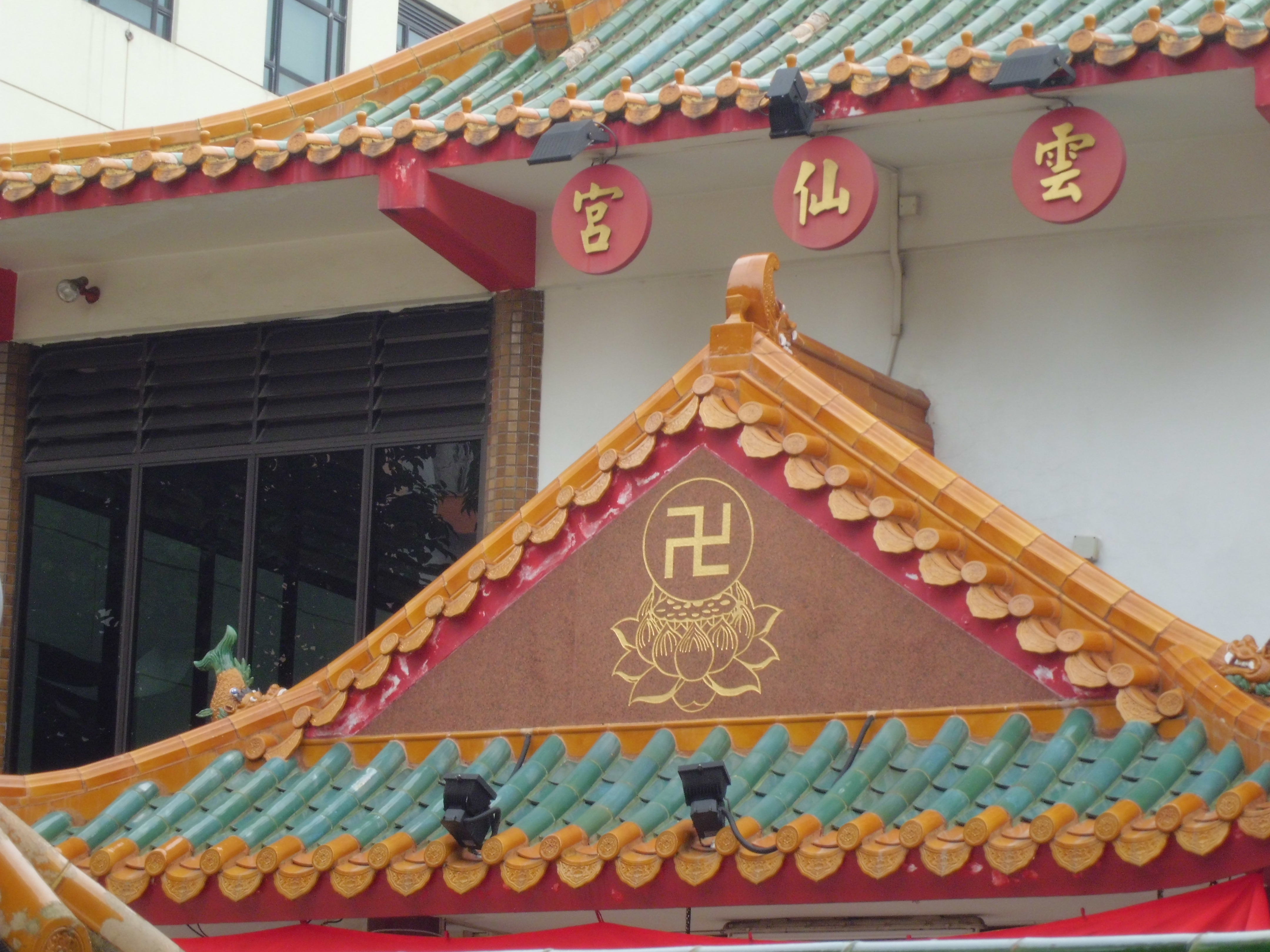 The swastika sign (卐)  –  a symbol of Buddhism or Nazism?